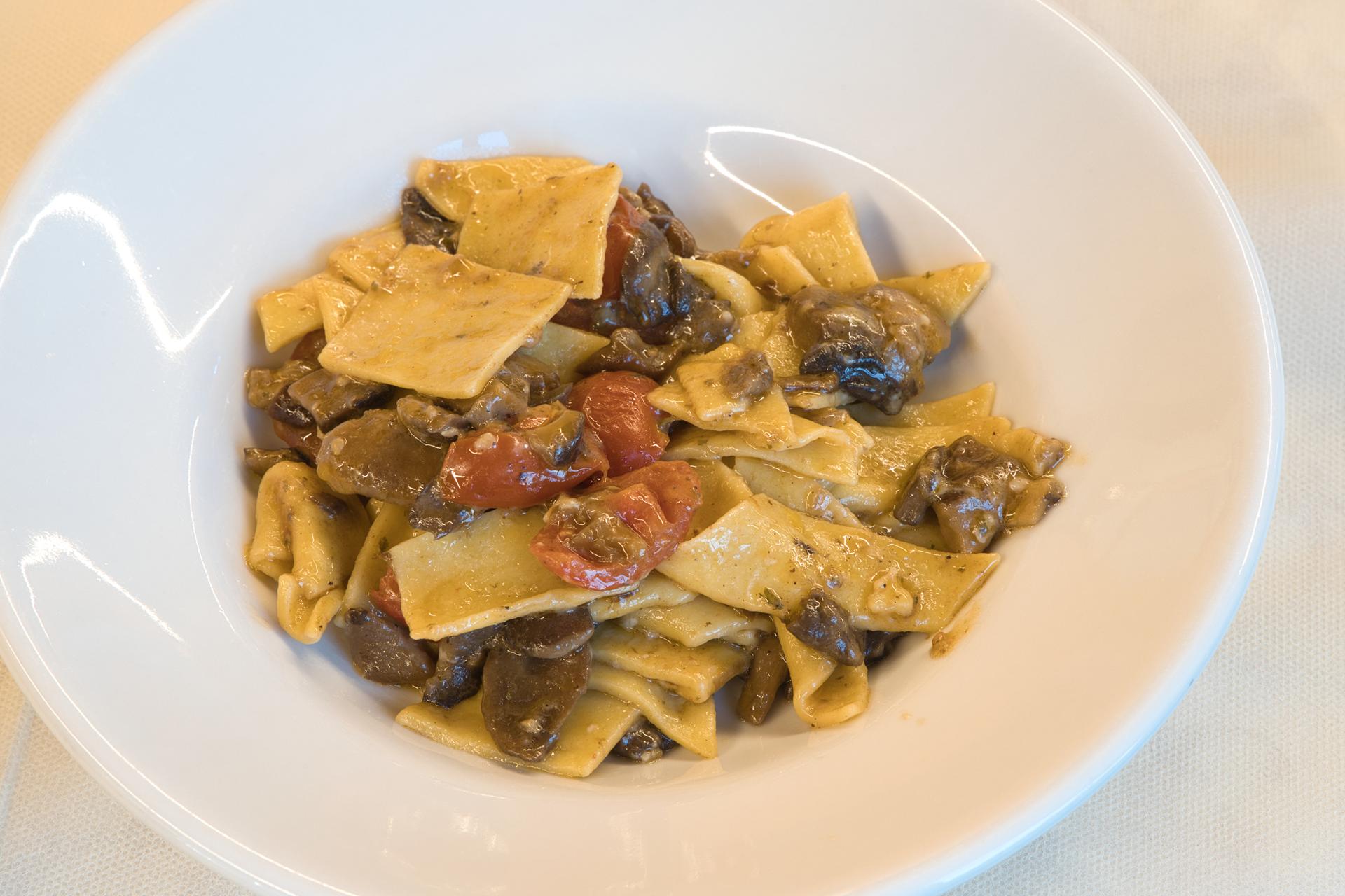 A home-style restaurant serving traditional Umbrian cuisine at Agriturismo Perseo in Gualdo Cattaneo.